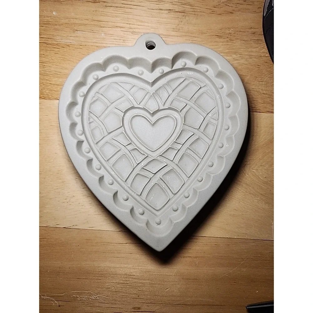 Clay Folk Art Heart Cookie Mold-Wilton 1997 a Beautiful Valentine Baking Cooking